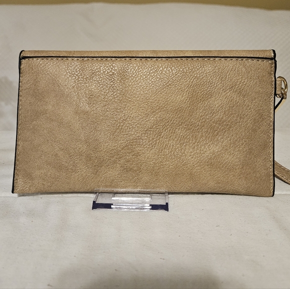 Teddy Bear with Round Gold Studs Wristlet - NWOT - Picture 6 of 6